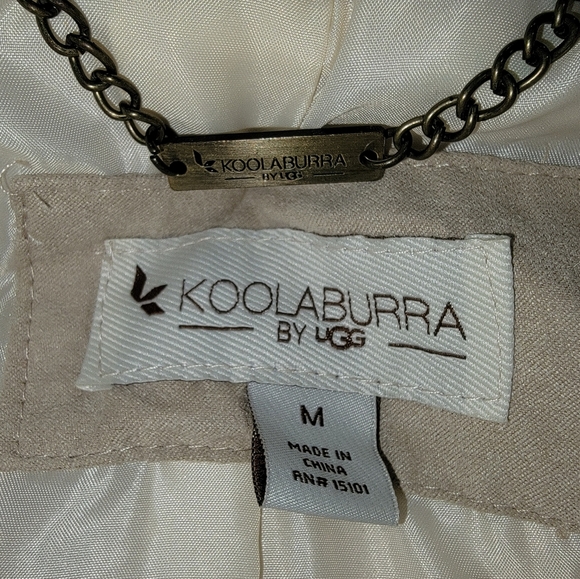 UGG Cream Puffer Jacket with Classic Design - Picture 4 of 12